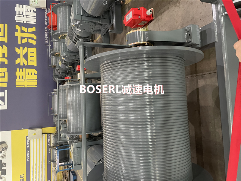 1690947449984275.jpg 齒輪減速機加電機